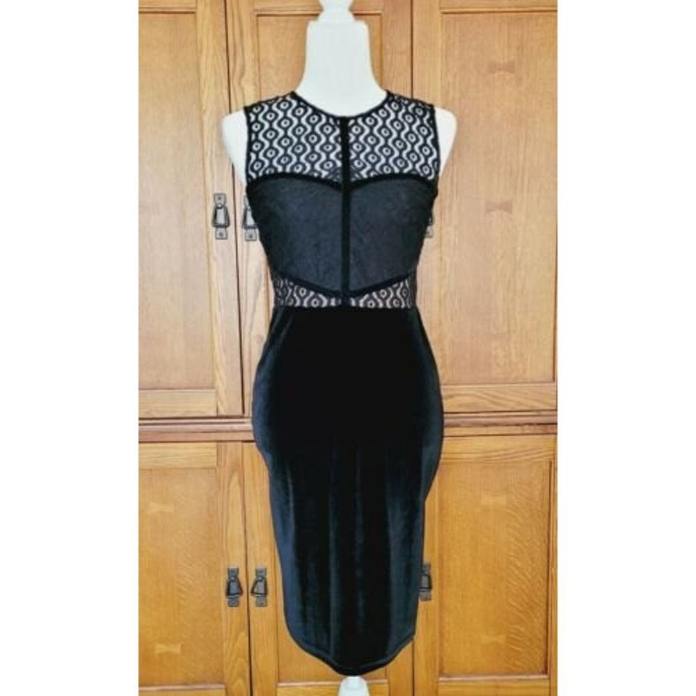Le Chateau Women's Black Lace & Velvet Sleeveless Midi‎ Dress. Size XS